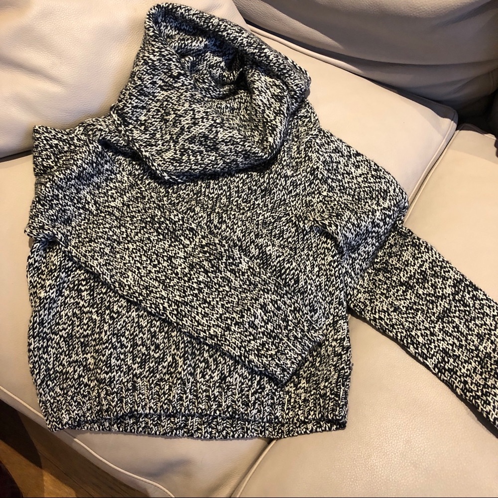 100% wool black/cream, oversized turtle neck